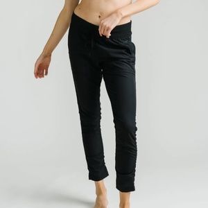 ZYIA Black Plaza Jogger Pants Size Medium NWT